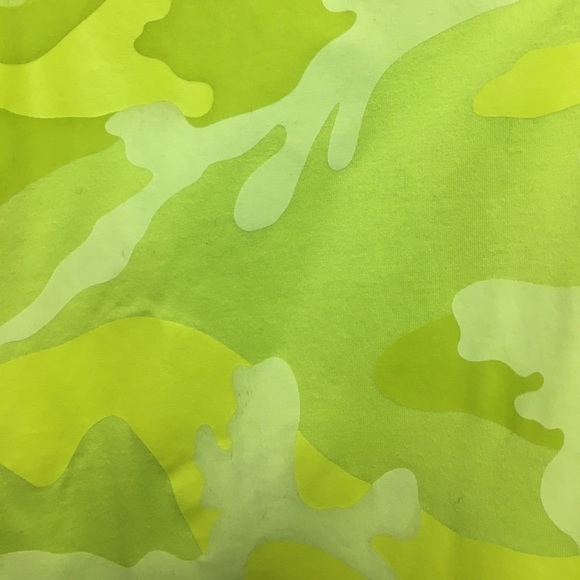 NWOT Men’s Valentino Fluorescent yellow camo tshirt - Picture 12 of 16